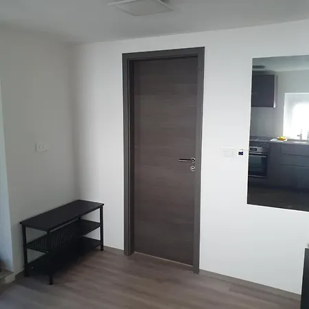 Ledince モスト ナ ソシ